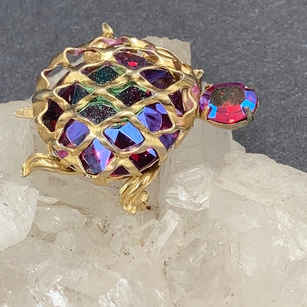 Signed Warner Red AB Rhinestone Turtle Brooch - Picture 4 of 6